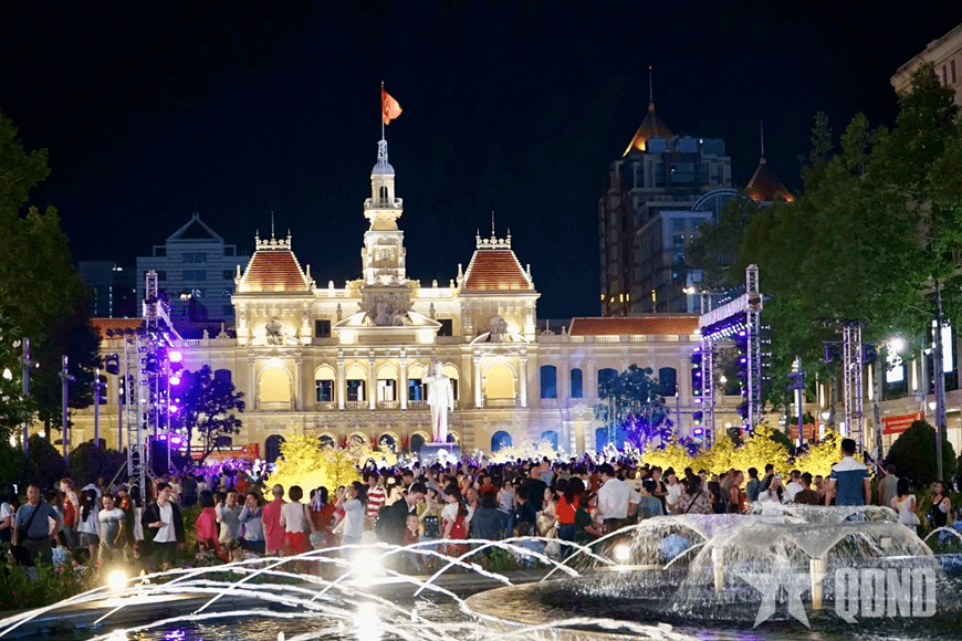 TP Hồ Chí Minh: Đường xuân rộng mở thênh thênh