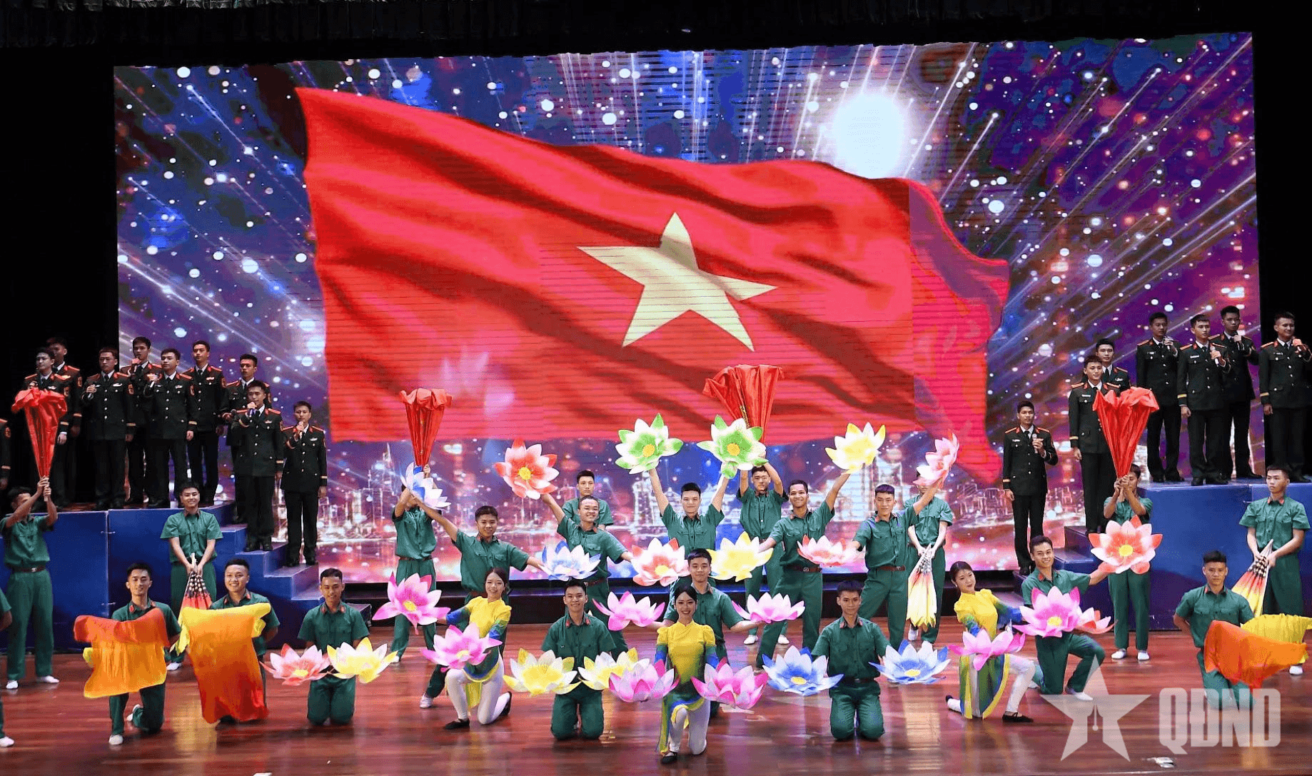 Khơi dậy tinh thần yêu nước, khát vọng cống hiến, xây dựng đất nước phồn vinh, hạnh phúc
