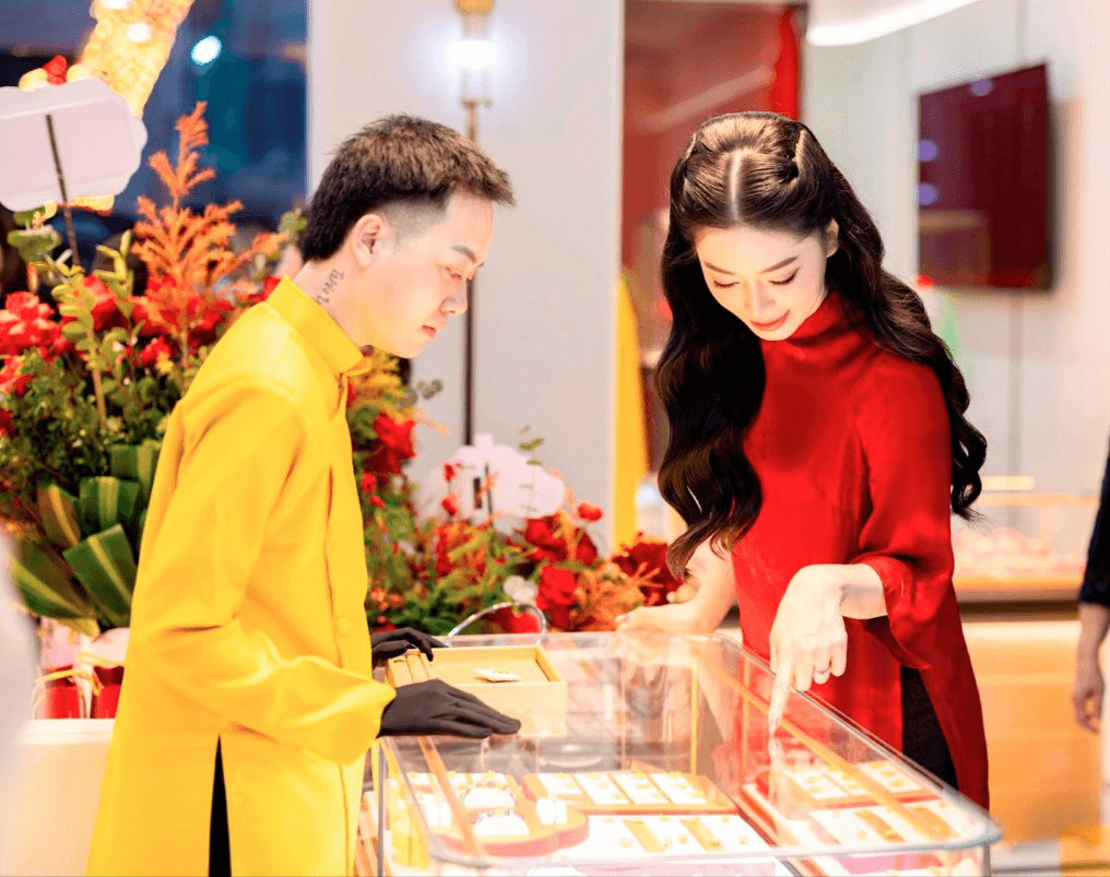 Giá vàng hôm nay (trưa 23-2): Tăng vọt phiên đầu tuần