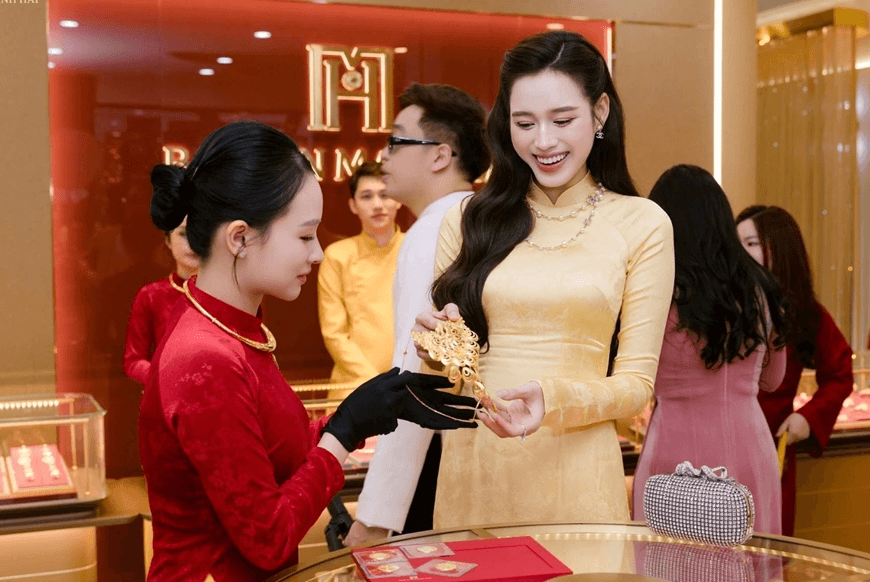Giá vàng hôm nay (24-2): Tăng sốc