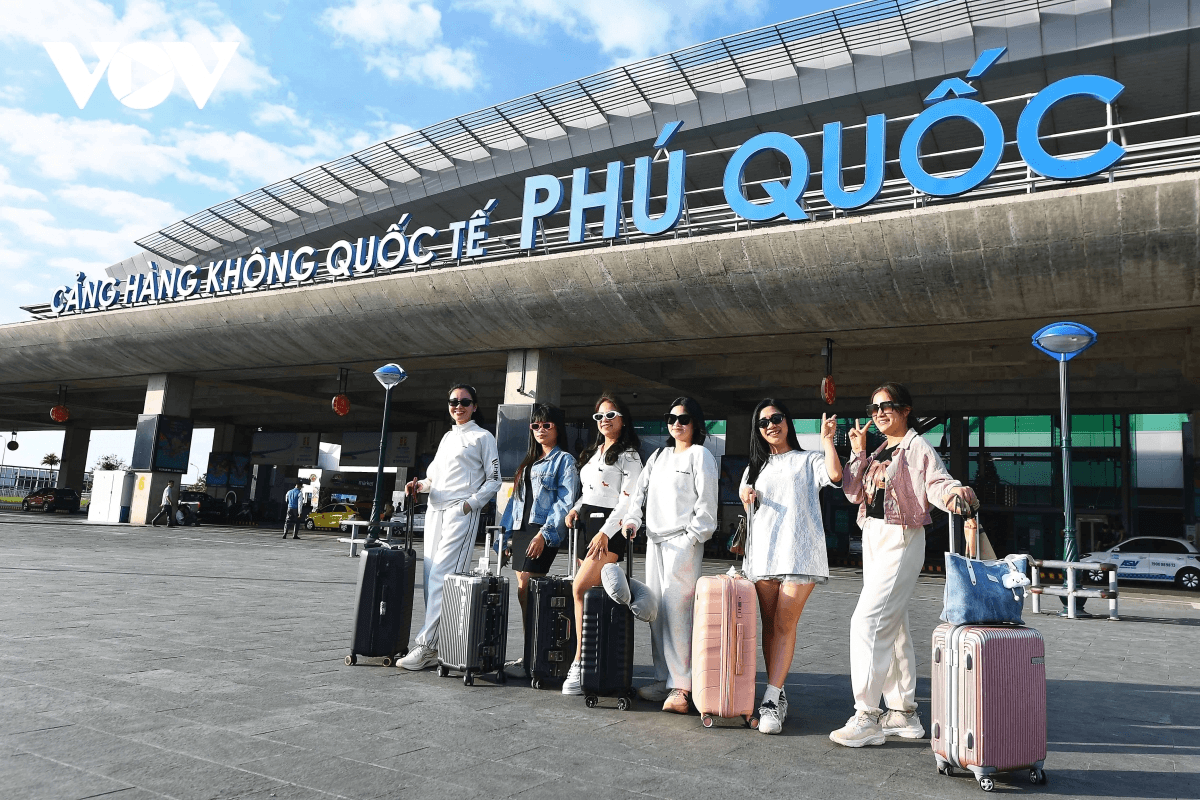 Sân bay Phú Quốc phục vụ hơn 260.000 hành khách dịp Tết Bính Ngọ