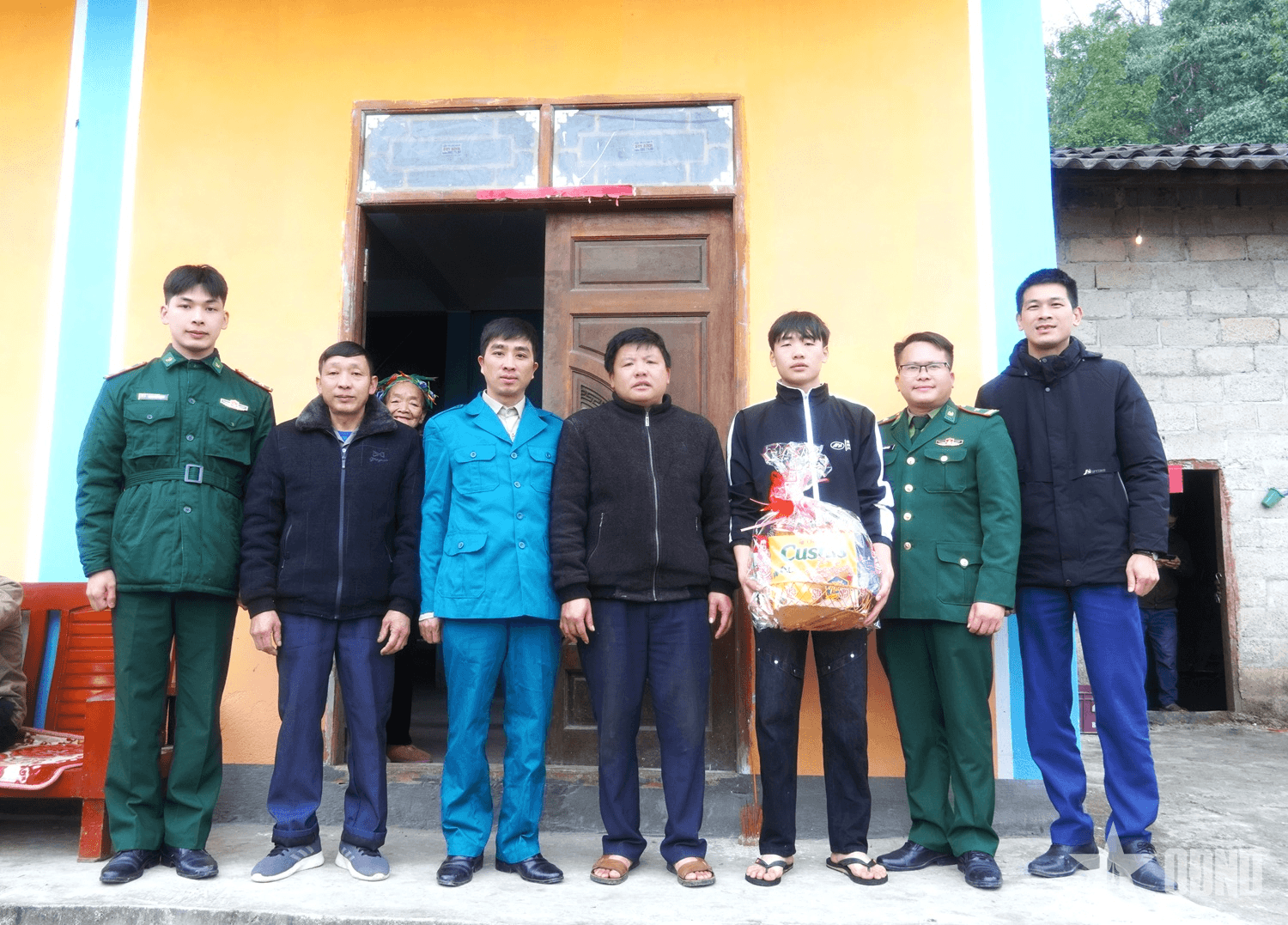 Niềm vui trước ngày nhập ngũ của chàng trai dân tộc Dao nơi biên cương Sơn Vĩ
