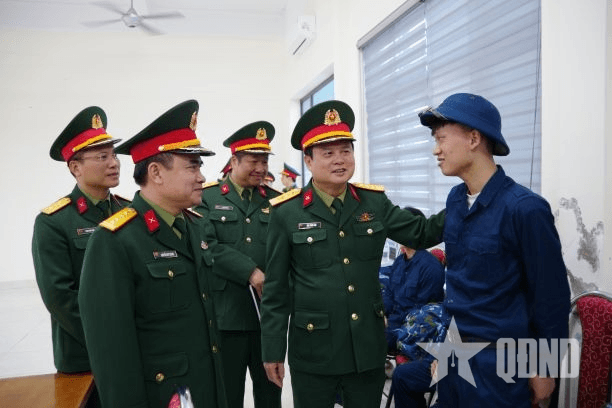 Tổng cục Hậu cần - Kỹ thuật kiểm tra công tác hậu cần, kỹ thuật cho nhiệm vụ giao nhận quân