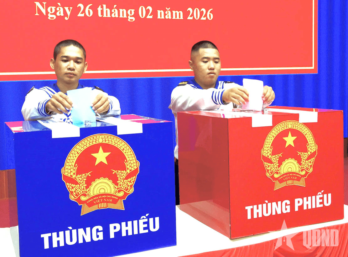 Vùng 2 Hải quân tổ chức bầu cử sớm và tiễn đoàn thực hiện nhiệm vụ trên biển