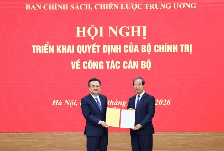 Bộ Chính trị bổ nhiệm hai Phó trưởng Ban Chính sách, chiến lược Trung ương