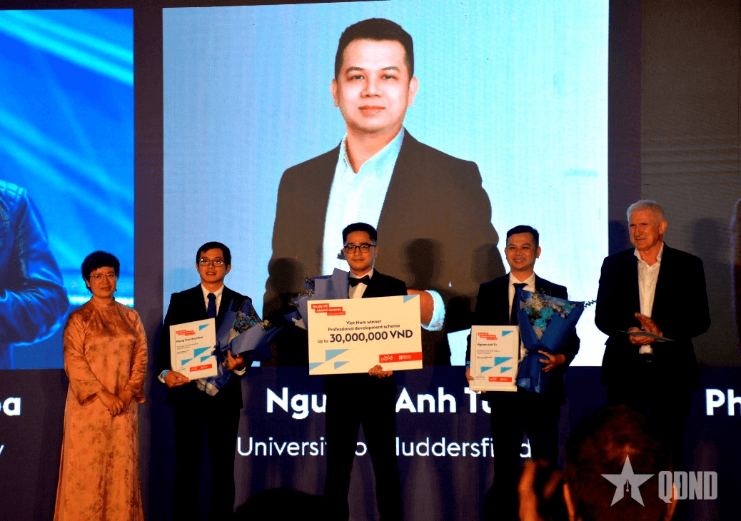Hội đồng Anh trao giải thưởng đóng góp cho cựu du học sinh Việt Nam