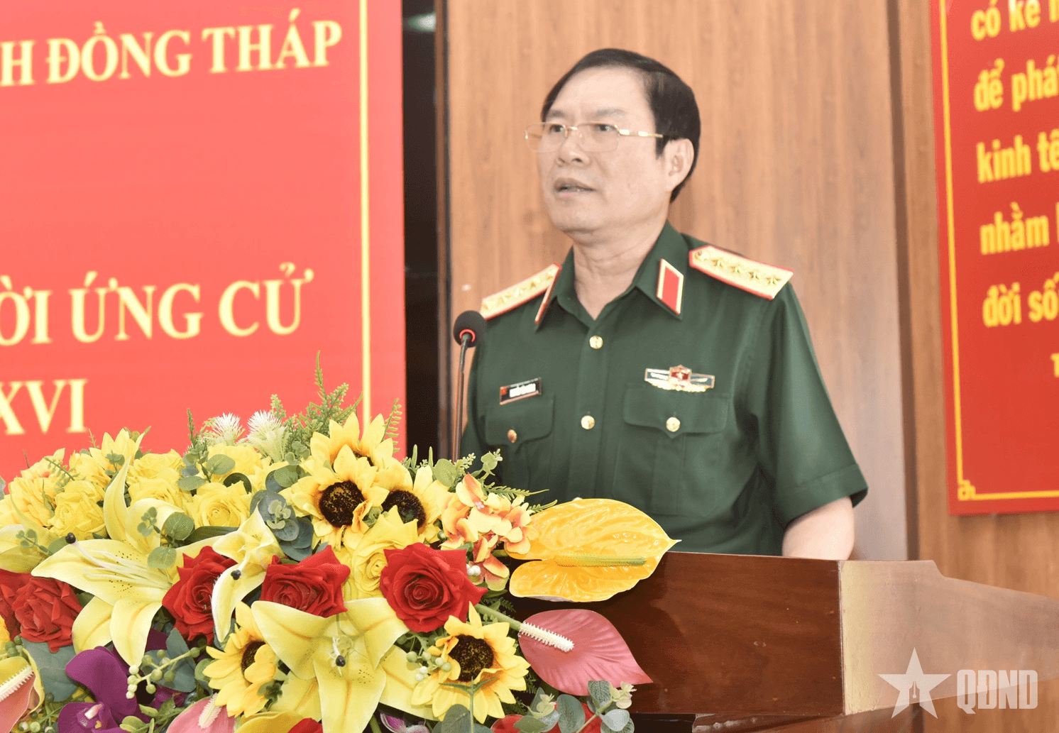 Đại tướng Nguyễn Tân Cương tiếp xúc cử tri tại xã Chợ Gạo, tỉnh Đồng Tháp