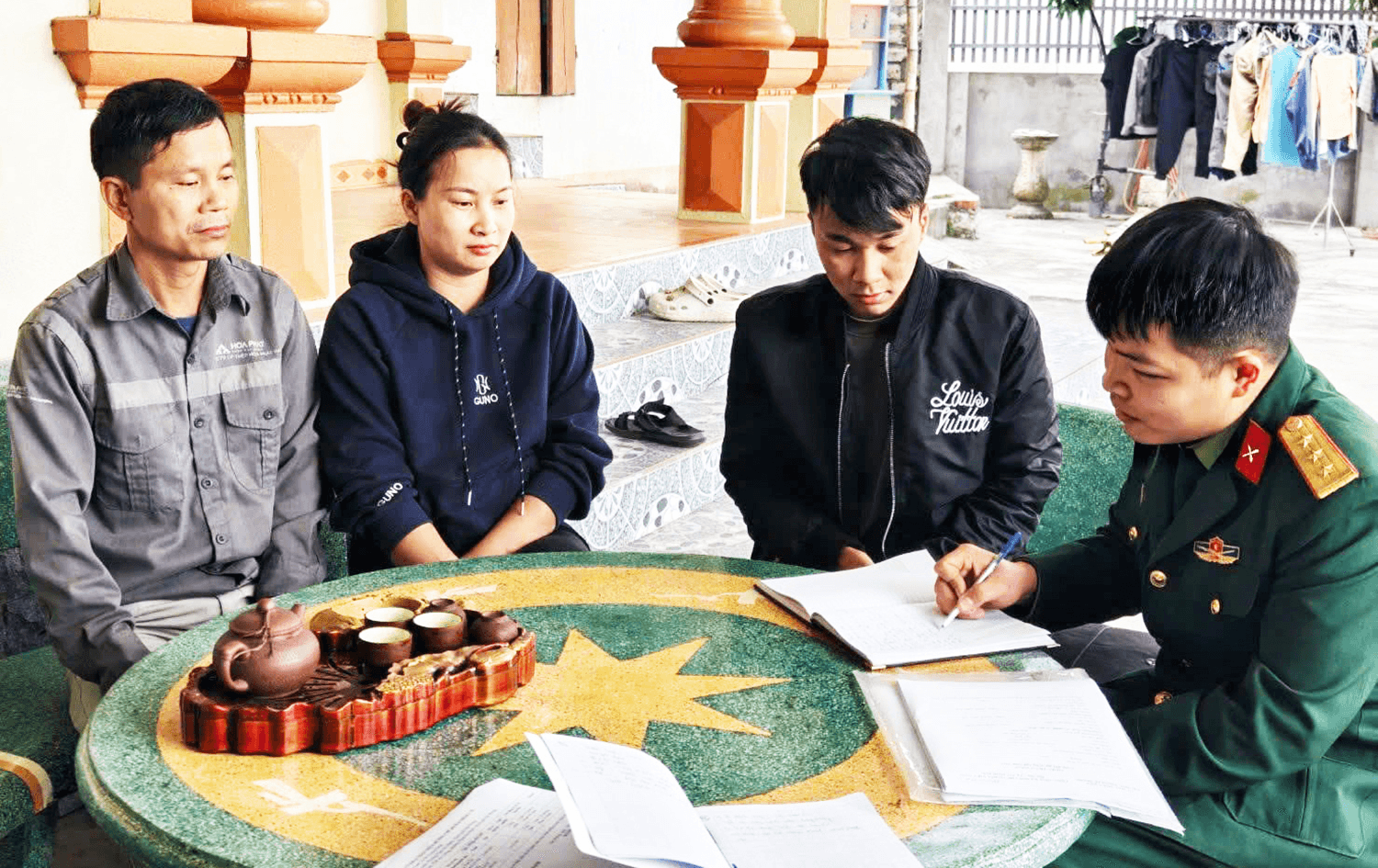 Thanh niên Hải Phòng háo hức tòng quân