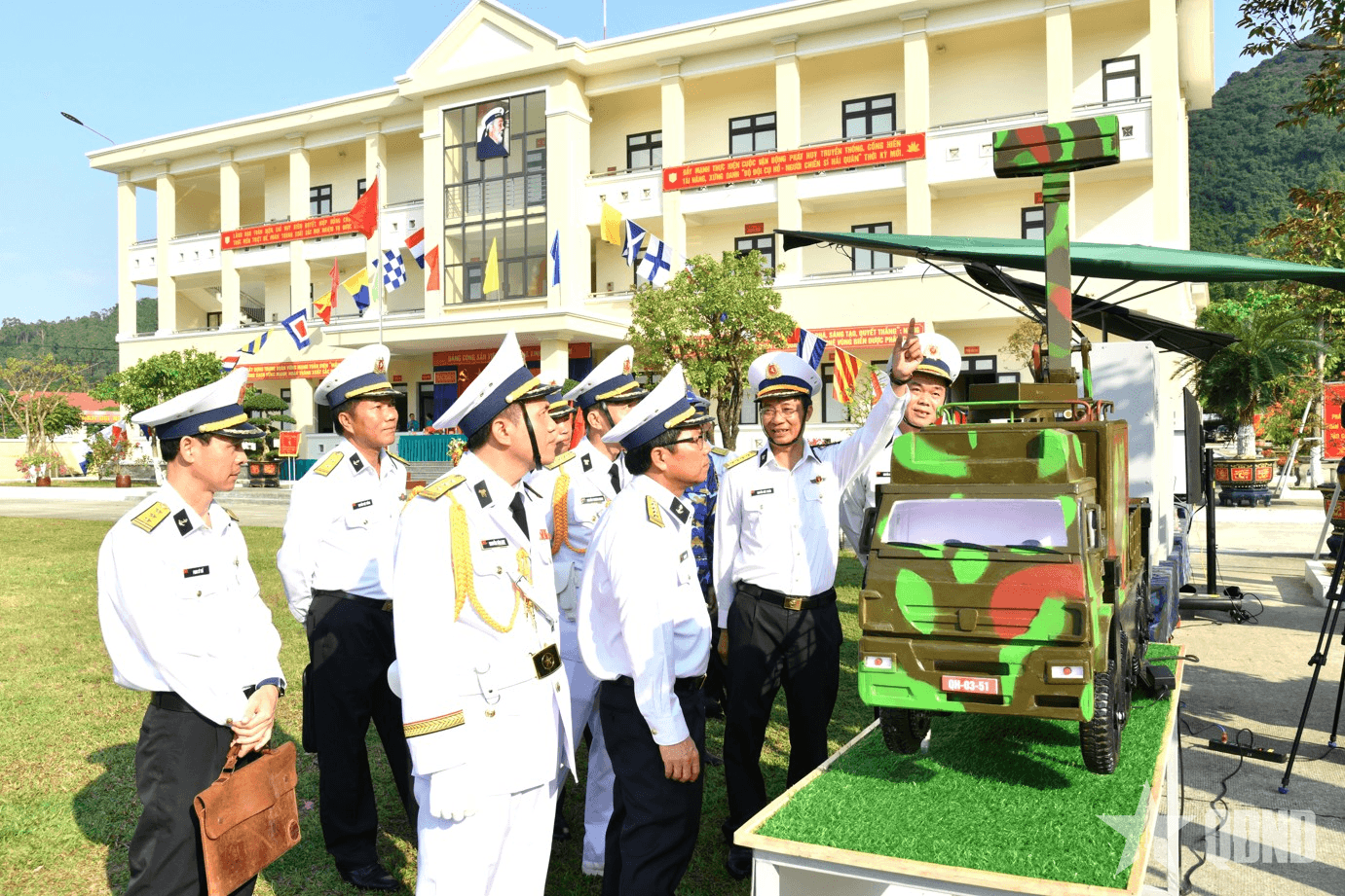 Trung đoàn 351 (Vùng 3 Hải quân): Chú trọng huấn luyện kỹ, chiến thuật chuyên ngành, làm chủ trang bị mới