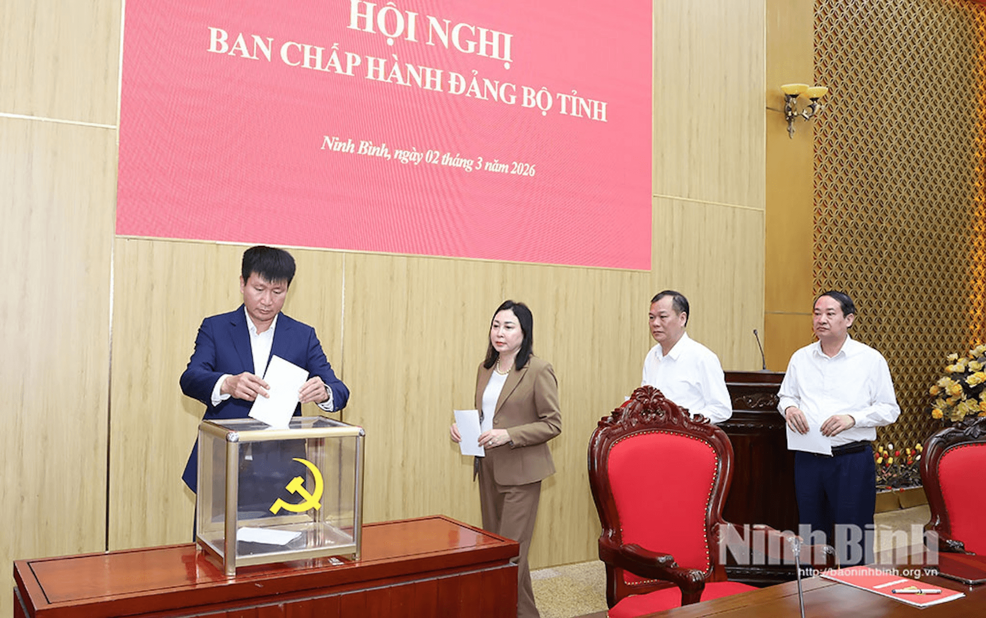 Đồng chí Trần Huy Tuấn được bầu giữ chức Bí thư Tỉnh ủy Ninh Bình