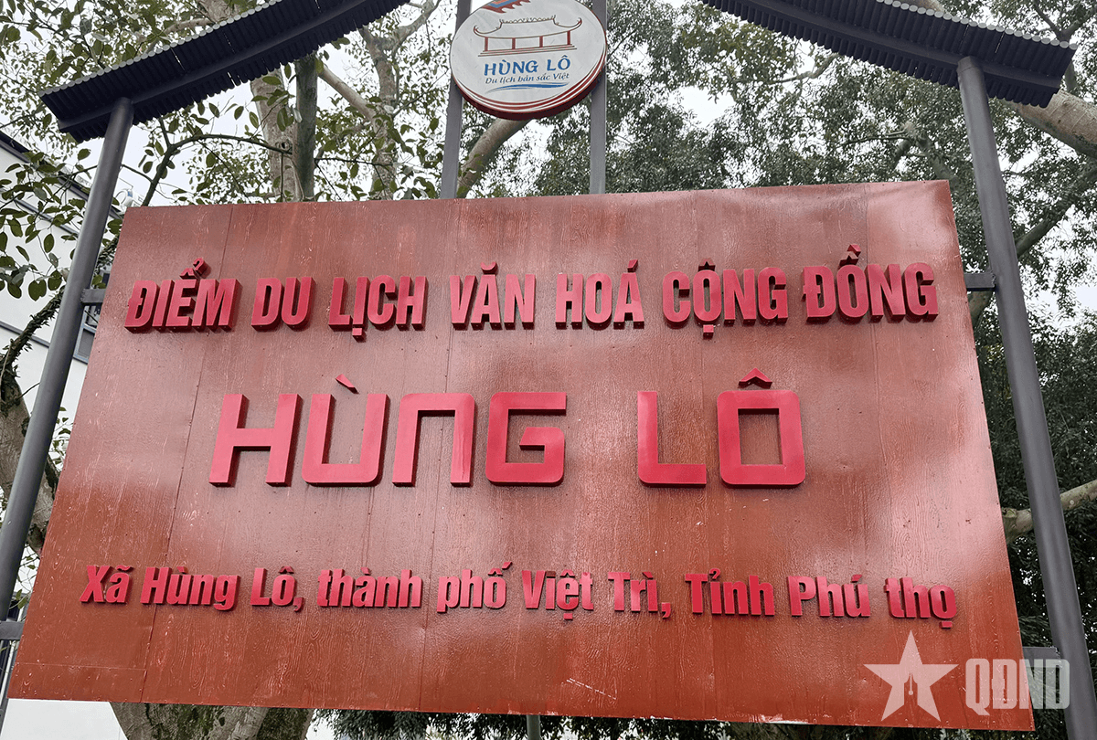 Ngày xuân thăm làng cổ Hùng Lô