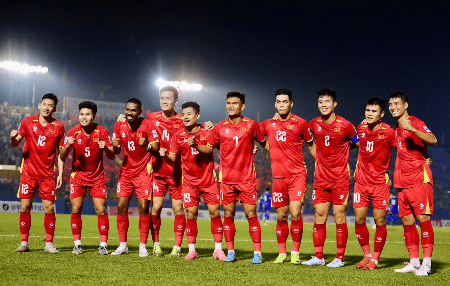 Đội tuyển Việt Nam đá giao hữu với Bangladesh trên sân vận động Hàng Đẫy