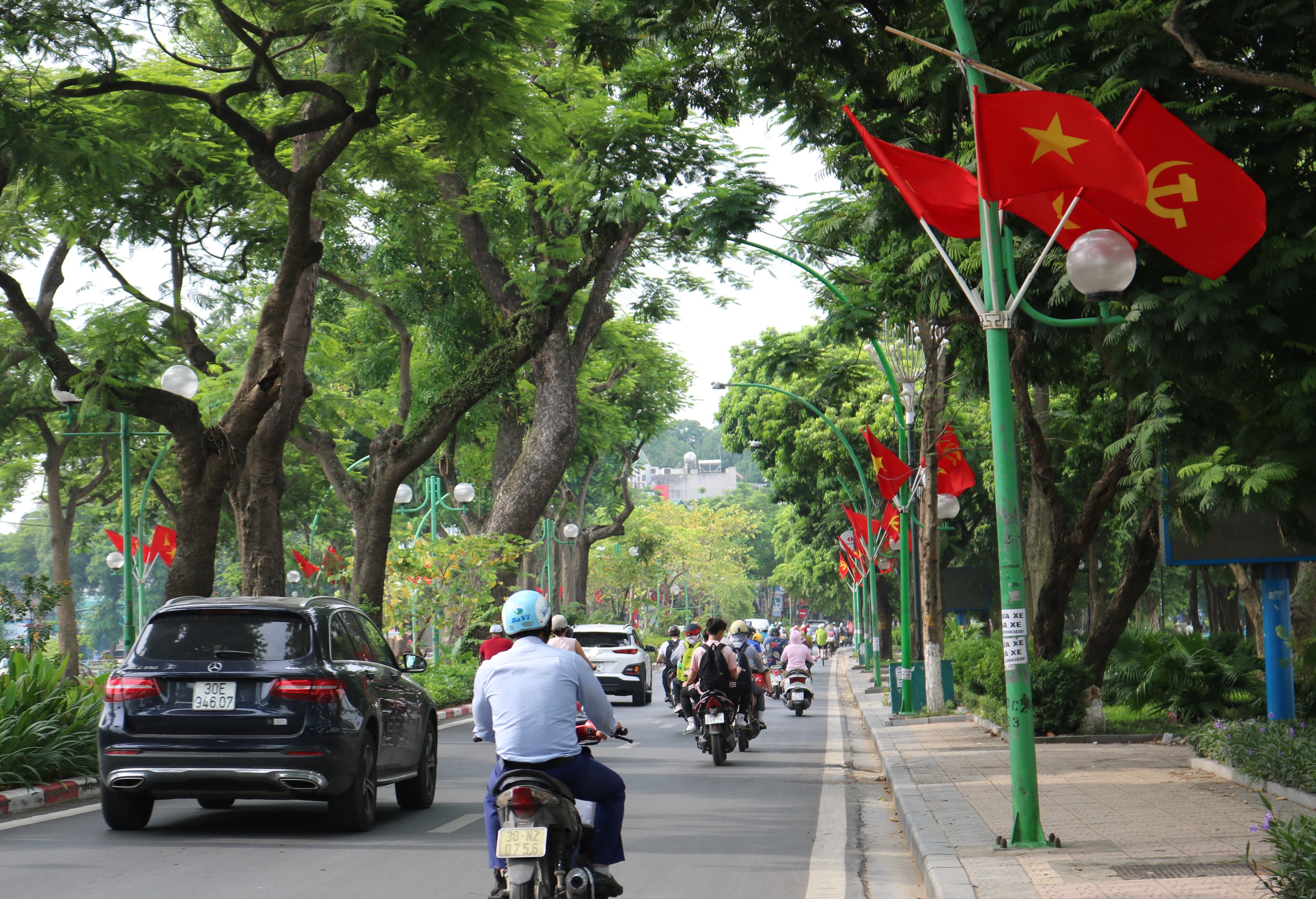 Hà Nội rực rỡ cờ hoa chào mừng Kỷ niệm 75 năm Quốc khánh 2-9