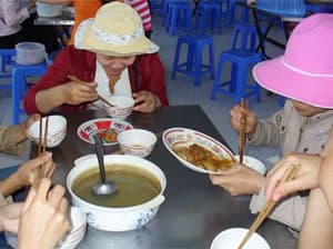 BỮA CƠM CÔNG NHÂN