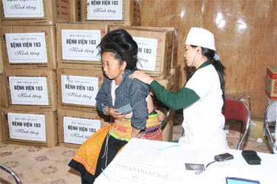 Thắm đượm nghĩa tình quân dân