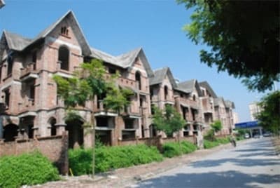 BIỆT THỰ BỎ HOANG,TIỀN TỶ "ĐẮP CHIẾU"