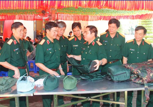 Một số hình ảnh của Thủ trưởng Tổng cục Hậu cần kiểm tra đơn vị