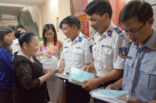 Đoàn cán bộ, chiến sĩ biên giới, biển đảo thăm TP Hồ Chí Minh