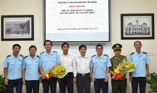 Thành ủy TP Hồ Chí Minh thưởng nóng cho Hải quan sân bay Tân Sơn Nhất