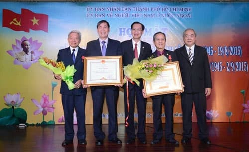 TP Hồ Chí Minh họp mặt kiều bào nhân kỷ niệm 70 năm Cách mạng Tháng Tám và Quốc khánh 2-9