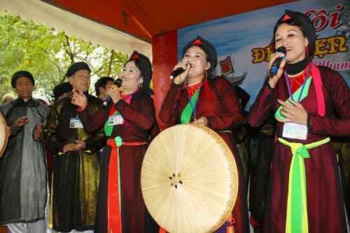 Say câu quan họ giữa ngày Hội Lim