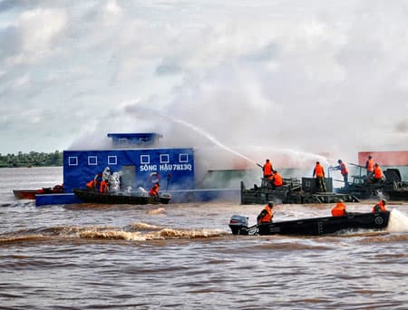 Tiểu đoàn Vượt sông huấn luyện giỏi, tìm kiếm cứu nạn hiệu quả