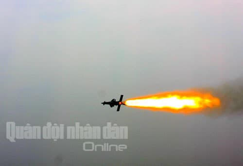 Tên lửa xé trời tìm diệt mục tiêu