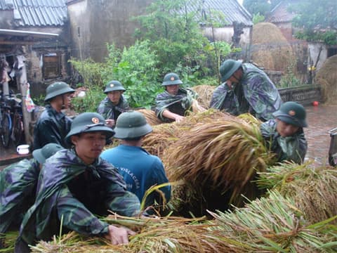 Nơi bão "quét", có bộ đội