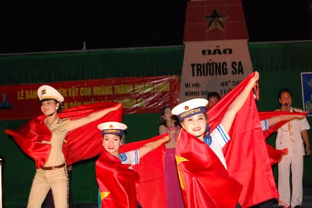 Công an nhân dân với bộ đội Trường Sa