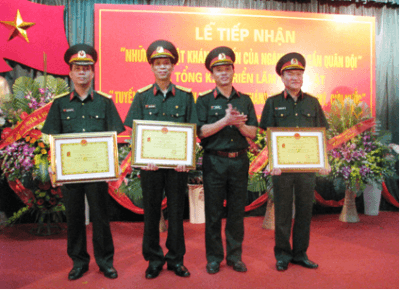 Lễ tiếp nhận “Những kỷ vật kháng chiến của ngành Hậu cần Quân đội”