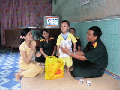 Những người lính vận tải thủy làm dân vận giỏi