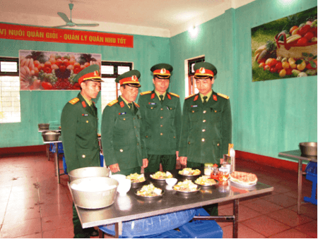 Người chỉ huy luôn quan tâm chăm lo đời sống bộ đội