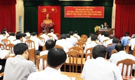 Ban Tuyên giáo Trung ương tổ chức hội nghị báo cáo viên tháng 12-2015