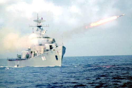 Hải quân nhân dân Việt Nam huấn luyện sẵn sàng chiến đấu