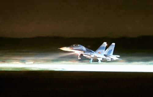 Su-30MK2 trên bầu trời phương Nam