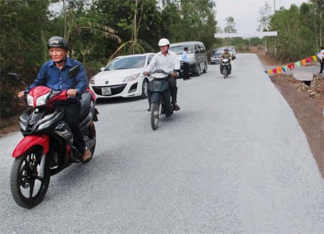 Con đường sâu nặng nghĩa tình