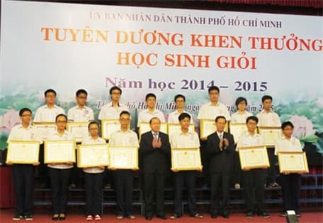 TP Hồ Chí Minh tuyên dương 422 em học sinh giỏi