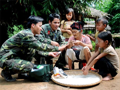 Mường Nhé có bộ đội “4 cùng”
