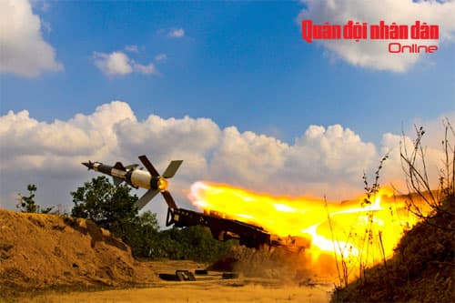Bộ đội tên lửa ra quân đánh thắng