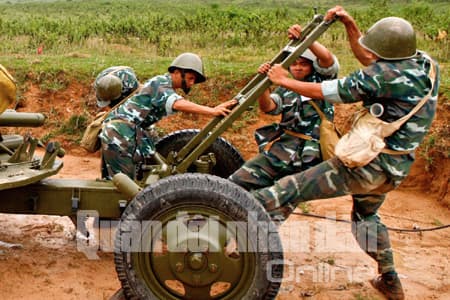 Diễn tập đánh địch tiến công đường không