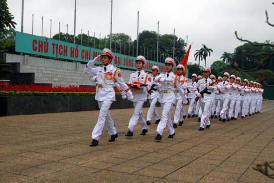 Chào cờ giữa Ba Đình lộng gió
