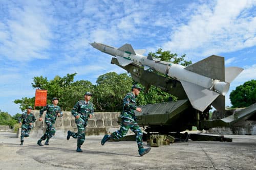 Huấn luyện dây chuyền sản xuất đạn Tên lửa C75 ở Trung đoàn 274