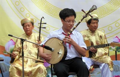 Lớp trẻ với đờn ca tài tử