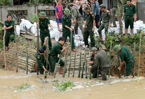 Thắm tình keo sơn “Hồng Hà, Cửu Long”
