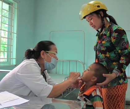 Khám bệnh cấp phát thuốc miễn phí cho 300 lượt người dân nghèo