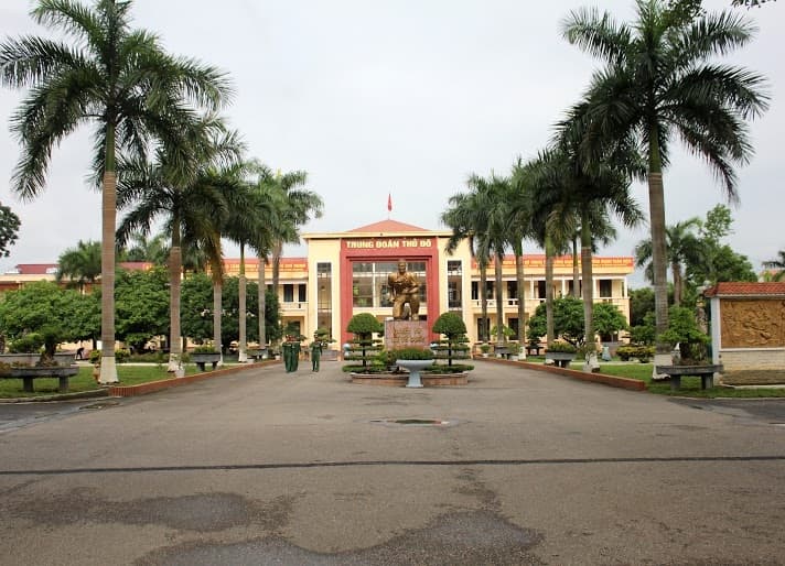 Doanh trại chính quy, xanh, sạch, đẹp