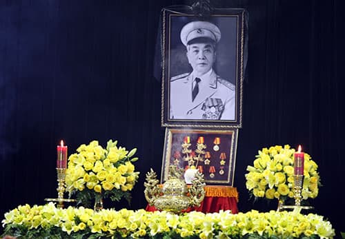 Các đồng chí lãnh đạo Đảng, Nhà nước viếng Đại tướng
