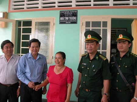 Cùng chăm lo mái ấm cho người nghèo
