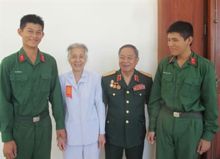 "Thắp lửa truyền thống" cho thanh niên
