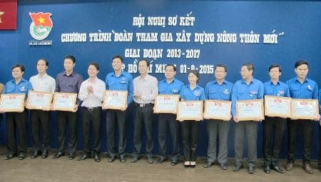 Hơn 100 công trình giúp dân xây dựng nông thôn mới